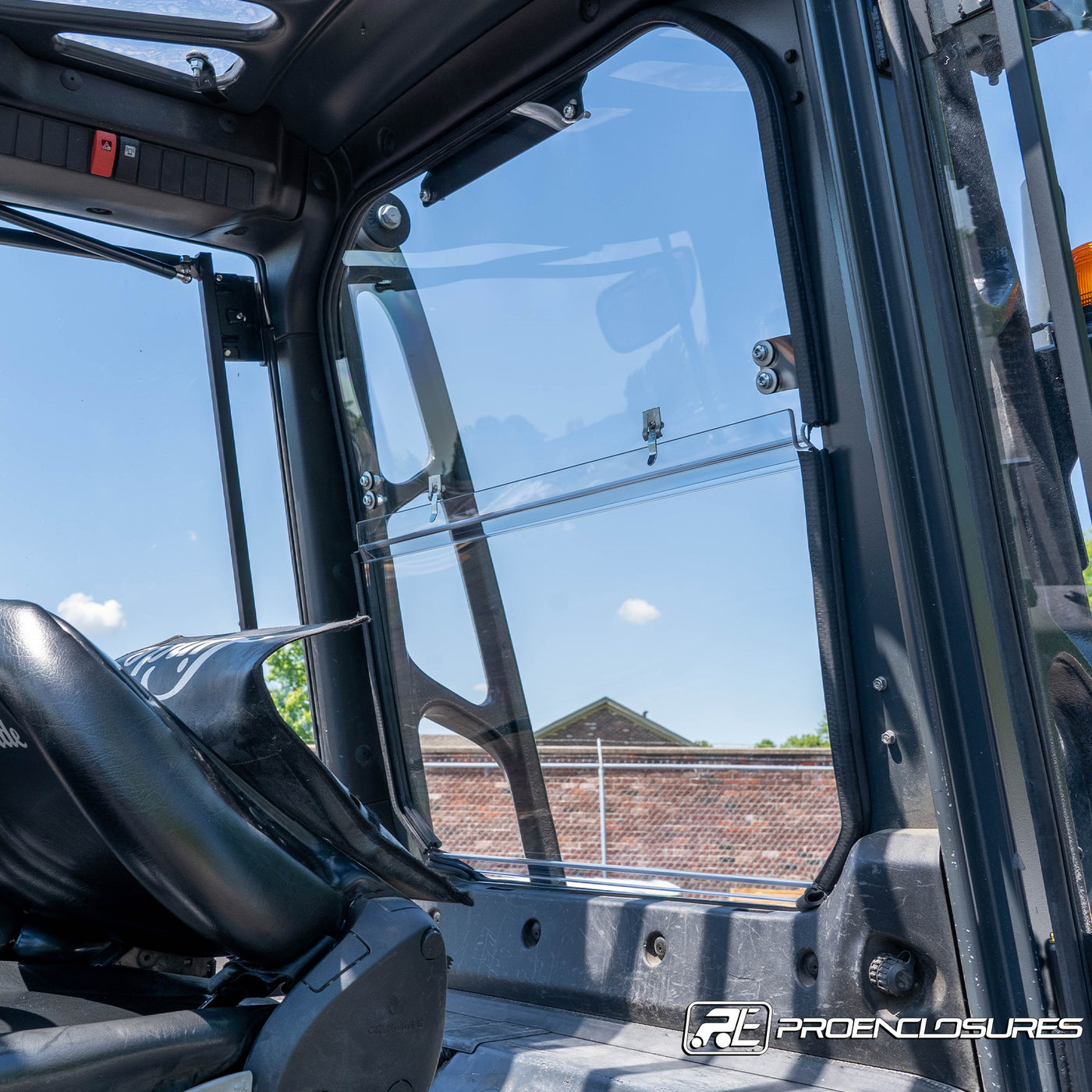 Linde E30 Forklift rear windshield inside view